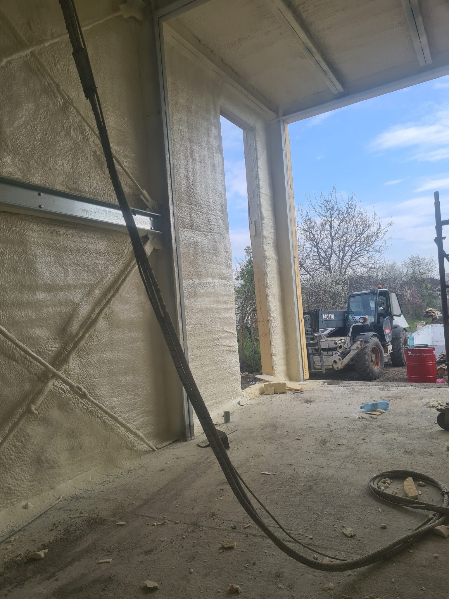 perete hala izolatie spuma poliuretanica